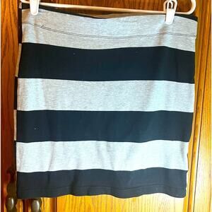 Gap Sporty Black and Gray Striped Skirt in Size Medium